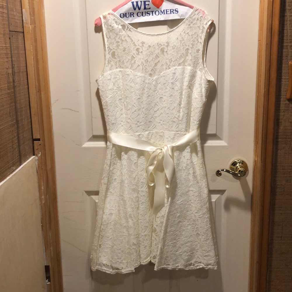 White/cream lace dress - Picture 1 of 7